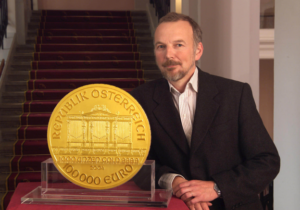 Austrian Mint chief engraver Thomas Pesendorfer posing beside the 1,000-ounce Big Phil gold Philharmonic coin struck for the series' 15th anniversary in 2004 with a face value of €100,000.